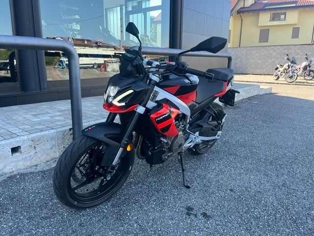 Aprilia Tuono 457