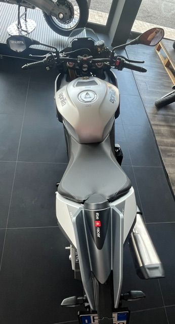 Aprilia Tuono V4